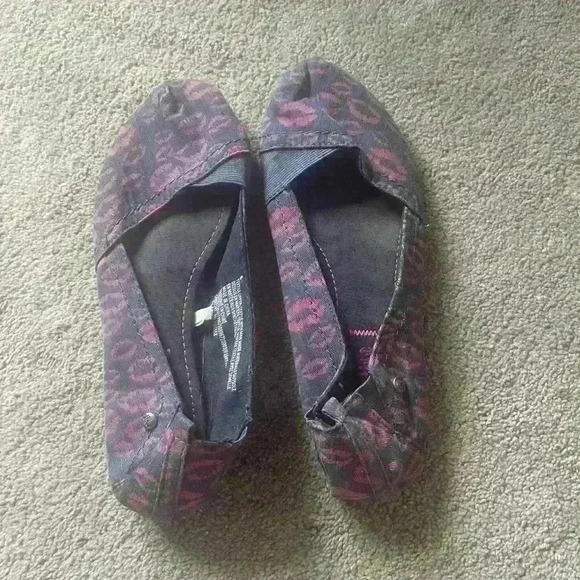 Lip shoes - Picture 1 of 4